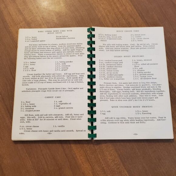 The Wonderful World of Honey: A Sugarless Cookbook  Parkhill, Joe - Picture 4 of 10